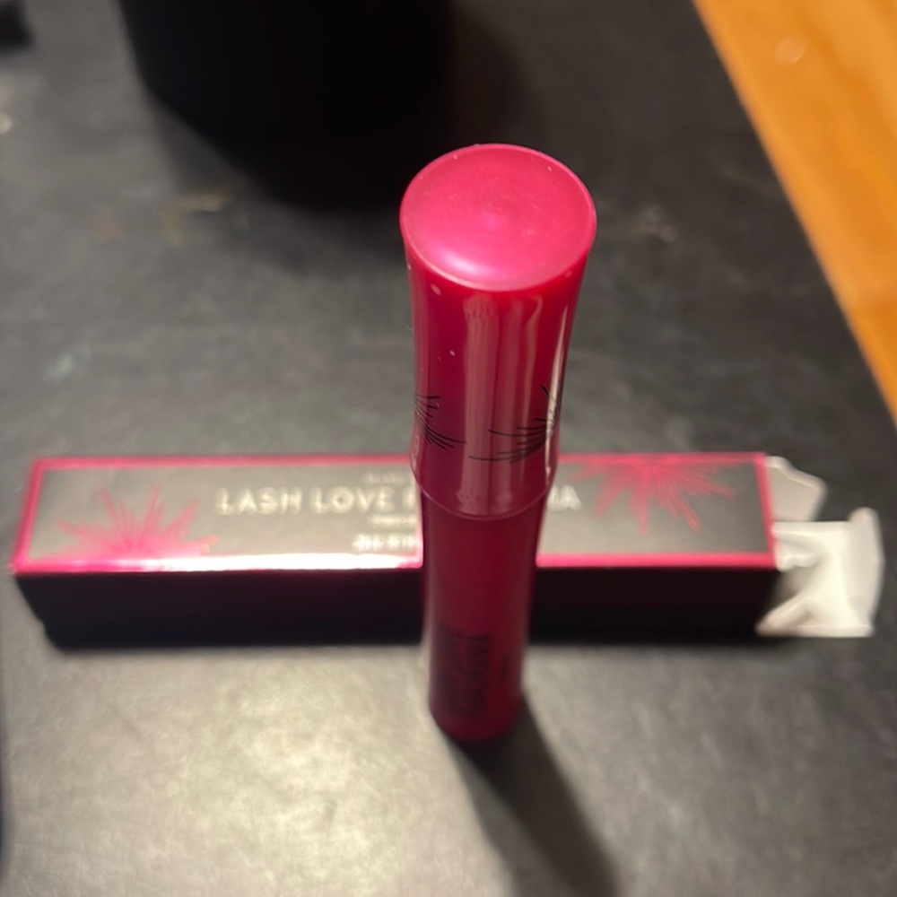 Mary Kay lash love fanorama  mascara black 14